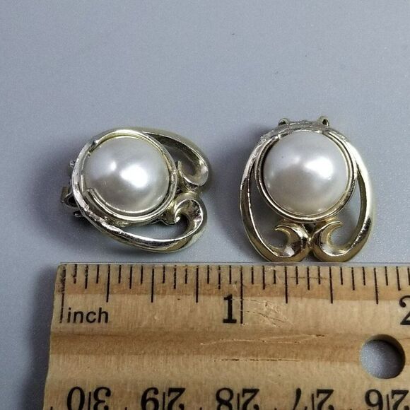 Vintage Faux Pearl Clip On Earrings, Silver Tone Setting, Pat Number, Retro - Picture 5 of 7